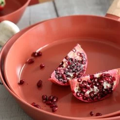 Poêle Ector Induction Aluminium Revêtu Manche En Bois 28 Cm Rouge -Magasin De Fournitures De Cuisine À Domicile 108014 2 2 Poele Ector induction aluminium revetu manche en bois 28 cm rouge Ogo