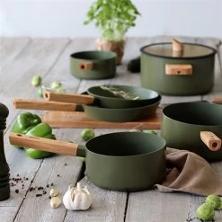 Casserole Ector Induction Aluminium Revêtu Manche En Bois 18 Cm Vert 9 Casserole Ector Induction Aluminium Revêtu Manche En Bois 18 Cm Vert -Magasin De Fournitures De Cuisine À Domicile 108017 2 1 Casserole Ector induction aluminium revetu manche en bois 18 cm vert Ogo