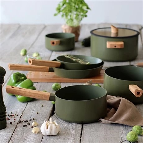 Casserole Ector Induction Aluminium Revêtu Manche En Bois 20 Cm Vert 6 Casserole Ector Induction Aluminium Revêtu Manche En Bois 20 Cm Vert – Image 4