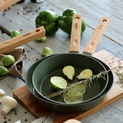 Poêle Ector Induction Aluminium Revêtu Manche En Bois 20 Cm Vert -Magasin De Fournitures De Cuisine À Domicile 108019 2 1 Poele Ector induction aluminium revetu manche en bois 20 cm vert Ogo