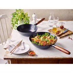 BEKA Poêle Wok Mandala 28 Cm -Magasin De Fournitures De Cuisine À Domicile 126001 3 1 Poele wok Mandala 28 cm Beka