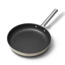 Smeg Poêle Aluminium Antiadhésive 30 Cm Crème Mat -Magasin De Fournitures De Cuisine À Domicile 131023 3 1 Poele aluminium antiadhesive 30 cm creme mat Smeg
