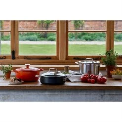 Le Creuset Sauteuse Rondeau Anti-adhérente Les Forgées 30 Cm Et Couvercle En Verre 8 Le Creuset Sauteuse Rondeau Anti-adhérente Les Forgées 30 Cm Et Couvercle En Verre -Magasin De Fournitures De Cuisine À Domicile 133010 2 1 Sauteuse rondeau anti adherente Les Forgees 30 cm et couvercle en verre Le Creuset