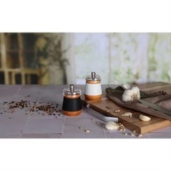 Moulin à Poivre En Bois Effet Cuir Noir -Magasin De Fournitures De Cuisine À Domicile 200029 3 1 Moulin a poivre en bois effet cuir noir Ogo