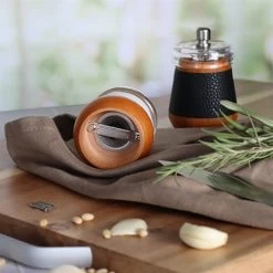 Moulin à Sel En Bois Effet Cuir Blanc -Magasin De Fournitures De Cuisine À Domicile 200030 3 1 Moulin a sel en bois effet cuir blanc Ogo