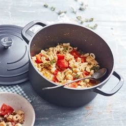 Cocotte Légère Ronde En Fonte D'aluminium 24 Cm 4,5 L Coloris Noir -Magasin De Fournitures De Cuisine À Domicile 203000 1 11 Cocotte legere ronde en fonte d aluminium 24 cm 4 5 L coloris noir Mathon