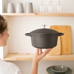 Cocotte Légère Ronde En Fonte D'aluminium 20 Cm 2,6 L Coloris Noir 7 Cocotte Légère Ronde En Fonte D'aluminium 20 Cm 2,6 L Coloris Noir -Magasin De Fournitures De Cuisine À Domicile 203002 2 3 Cocotte legere ronde en fonte d aluminium 20 cm 2 6 L coloris noir Mathon