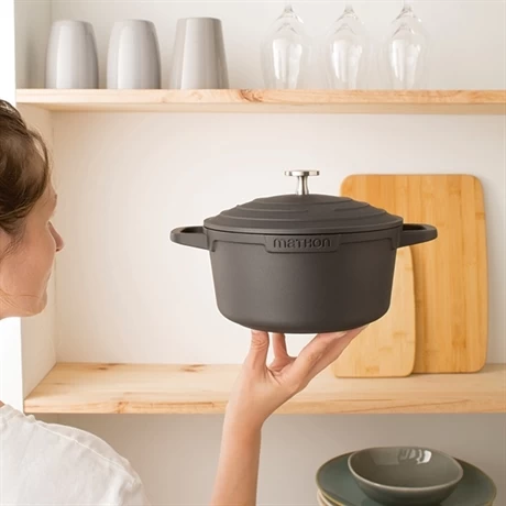 Cocotte Légère Ronde En Fonte D'aluminium 20 Cm 2,6 L Coloris Noir 5 Cocotte Légère Ronde En Fonte D'aluminium 20 Cm 2,6 L Coloris Noir – Image 3