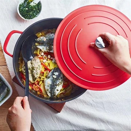 Cocotte Légère Ronde En Fonte D’aluminium 28 Cm 6,7 L Rouge 4 Cocotte Légère Ronde En Fonte D’aluminium 28 Cm 6,7 L Rouge – Image 2