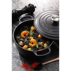 Le Creuset Cocotte Fonte Rond 26 Cm Noir -Magasin De Fournitures De Cuisine À Domicile 213183 2 2 Cocotte fonte rond 26 cm noir Le Creuset