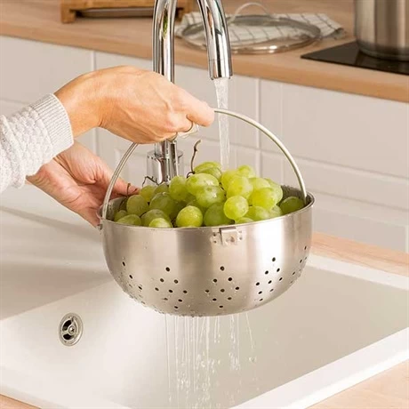 Faitout Inox 24 Cm Avec Panier Passoire Rotatif Et Couvercle En Verre 6,7 L 5 Faitout Inox 24 Cm Avec Panier Passoire Rotatif Et Couvercle En Verre 6,7 L – Image 3