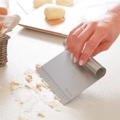 Lot Plaque à Pizza, Coupe Pâte Gradué Et 2 Couteaux à Pizza En Inox -Magasin De Fournitures De Cuisine À Domicile 509132 3 1 Lot plaque a pizza coupe pate gradue et 2 couteaux a pizza en inox