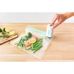 Kit Pompe Et Sacs Sous Vide STOR’EAT F93867 -Magasin De Fournitures De Cuisine À Domicile 606062 4 3 Kit pompe et sacs sous vide STOR EAT F93867 Mastrad