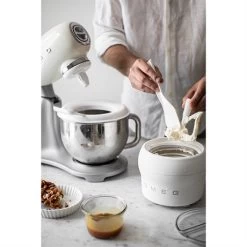 Smeg Sorbetière SMIC01 Pour Robot Sur Socle -Magasin De Fournitures De Cuisine À Domicile 720059 2 1 Sorbetiere SMIC01 pour robot sur socle Smeg