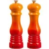 Le Creuset Set Moulins à Poivre Et à Sel Volcanique 1 Le Creuset Set Moulins à Poivre Et à Sel Volcanique -Magasin De Fournitures De Cuisine À Domicile 889006 0 1 Set moulins a poivre et a sel Volcanique Le Creuset